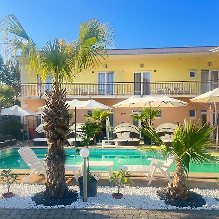 Beach Hotel Siofok Exterior photo