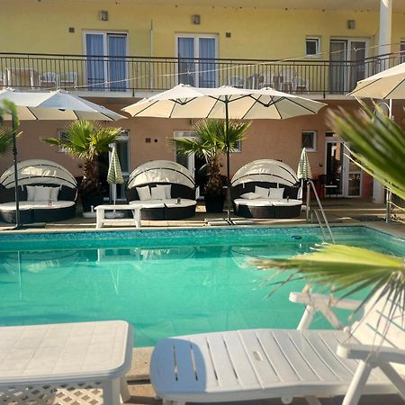 Beach Hotel Siofok Exterior photo