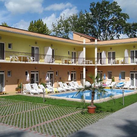 Beach Hotel Siofok Exterior photo