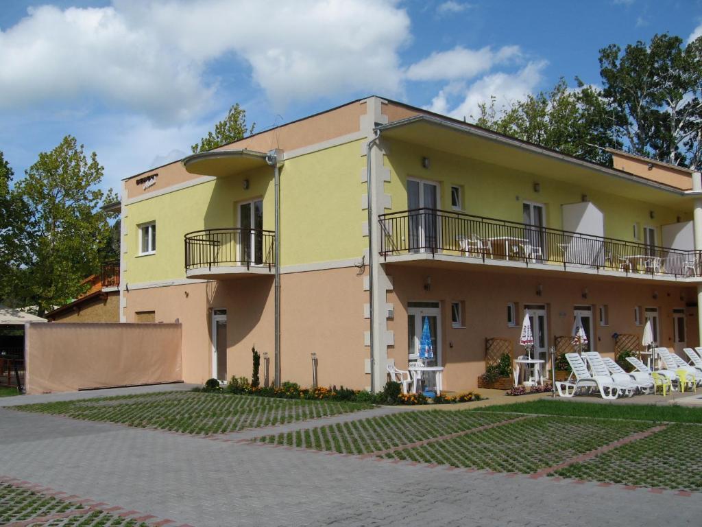 Beach Hotel Siofok Exterior photo