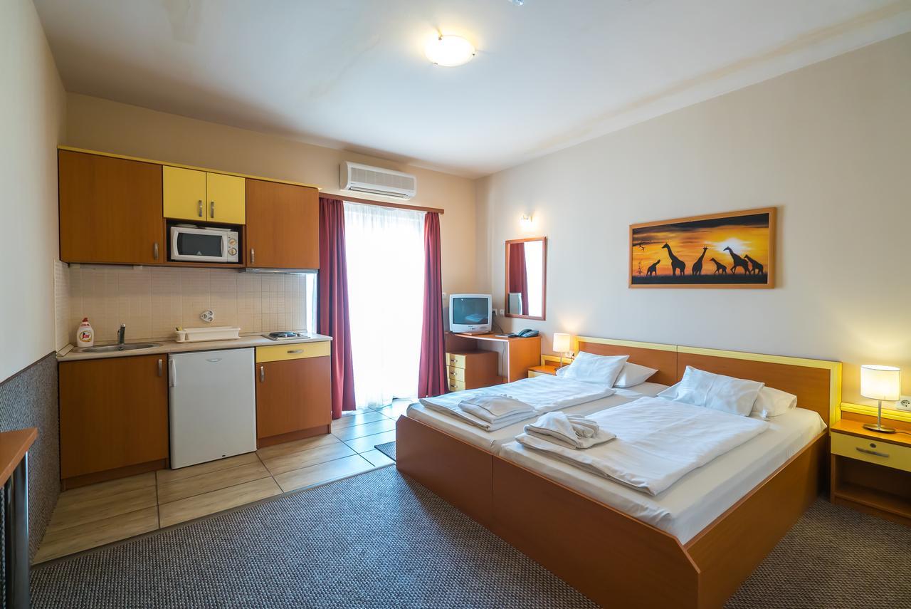 Beach Hotel Siofok Exterior photo